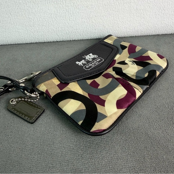 Coach appear Wristlet Horse & Carriage Logo Purple Lining Zip Top and Hang Tag - Picture 4 of 9